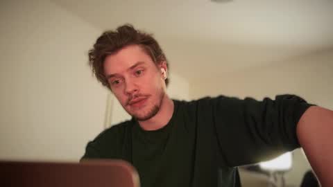 Sam online show from October 25, 9:20 pm