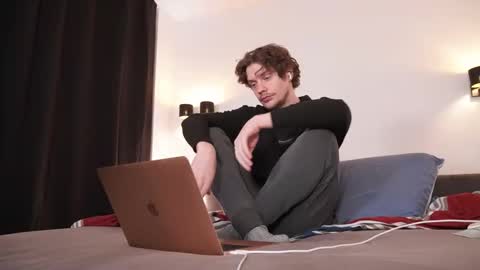 Sam online show from January 17, 4:43 pm