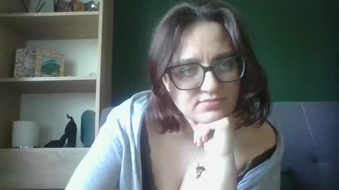 Paris online show from April 24, 5:43 am