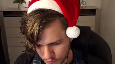 Snapshot of is_jesus chatting on December 22, 12:17 am Jess online show from December 22, 12:17 am