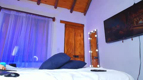 Isa online show from November 21, 11:36 pm