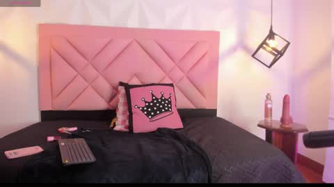Snapshot of isa_cute_1 chatting on June 9, 9:15 pm ISABELLA online show from June 9, 9:15 pm