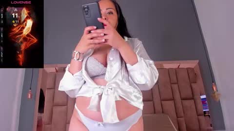 Snapshot of isa_dumont chatting on February 24, 3:59 am ISA online show from February 24, 3:59 am