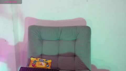 Isabella Hall online show from April 11, 12:04 am