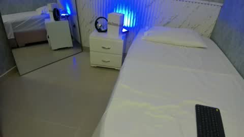 Snapshot of isa_little4u chatting on June 28, 10:21 am online show from June 28, 10:21 am