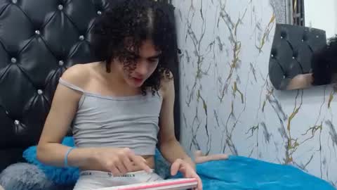 Snapshot of isa_x18 chatting on June 24, 12:09 am isa_x18 online show from June 24, 12:09 am