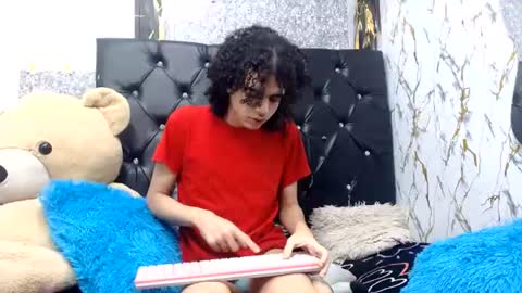 Snapshot of isa_x18 chatting on June 29, 11:21 am isa_x18 online show from June 29, 11:21 am