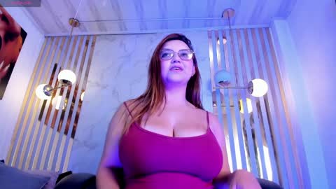 Isa online show from April 11, 7:07 pm