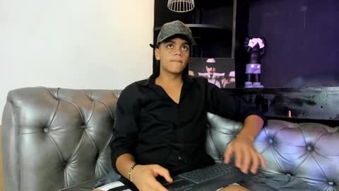 Isaac  online show from November 21, 7:45 pm