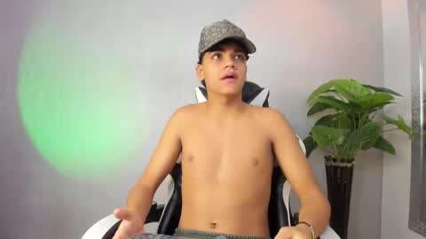 Isaac  online show from December 5, 8:27 pm