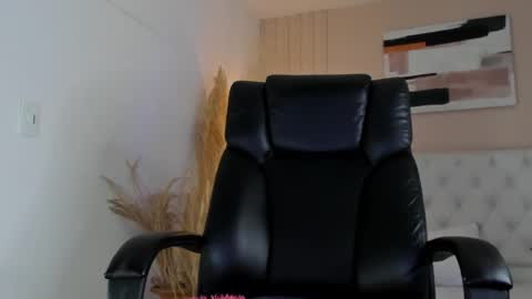 isaac_cryston online show from January 6, 8:01 pm