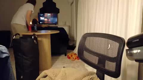 isaac online show from April 20, 9:56 am