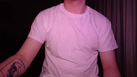 Snapshot of isaac_sheffield chatting on May 1, 9:58 am isaac online show from May 1, 9:58 am