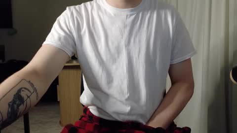 Snapshot of isaac_sheffield chatting on May 3, 2:06 am isaac online show from May 3, 2:06 am