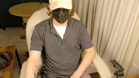 Snapshot of isaac_sheffield chatting on May 12, 8:44 am isaac online show from May 12, 8:44 am