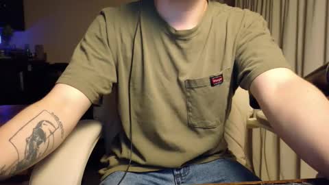Snapshot of isaac_sheffield chatting on May 13, 9:06 am isaac online show from May 13, 9:06 am
