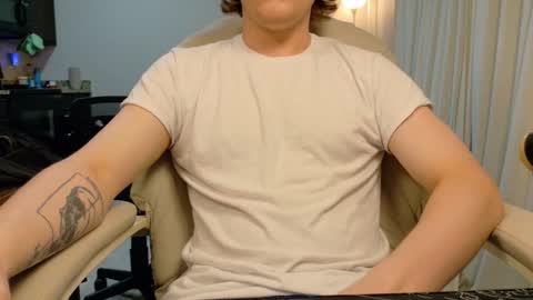 Snapshot of isaac_sheffield chatting on May 22, 5:47 am isaac online show from May 22, 5:47 am