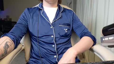 Snapshot of isaac_sheffield chatting on May 23, 2:54 pm isaac online show from May 23, 2:54 pm