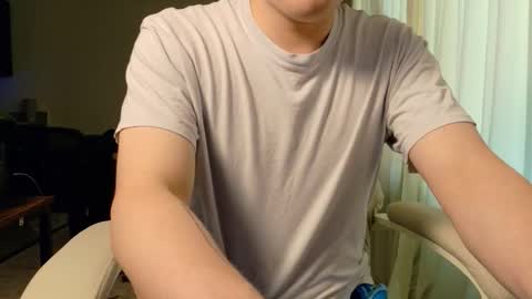 Snapshot of isaac_sheffield chatting on May 26, 12:28 am isaac online show from May 26, 12:28 am