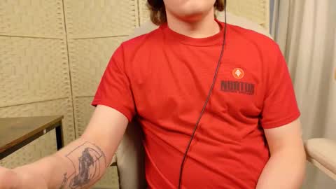 Snapshot of isaac_sheffield chatting on June 5, 6:52 am isaac online show from June 5, 6:52 am
