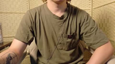 Snapshot of isaac_sheffield chatting on June 6, 10:09 am isaac online show from June 6, 10:09 am