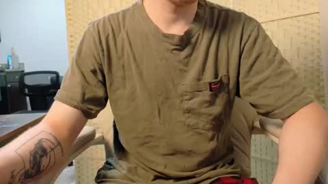 Snapshot of isaac_sheffield chatting on June 7, 3:43 am isaac online show from June 7, 3:43 am