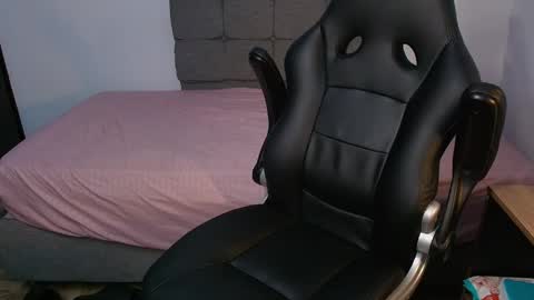 Snapshot of isaac_sttone01 chatting on May 31, 1:58 am muscle isaac online show from May 31, 1:58 am