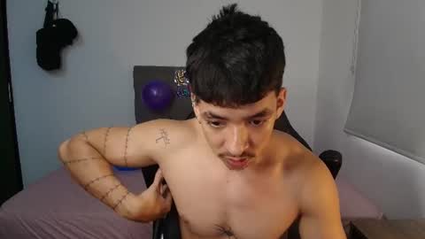 Snapshot of isaac_sttone01 chatting on June 8, 10:43 pm muscle isaac online show from June 8, 10:43 pm