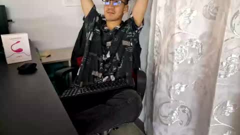 Snapshot of isaac_winter_ chatting on October 18, 3:31 am Isaac online show from October 18, 3:31 am