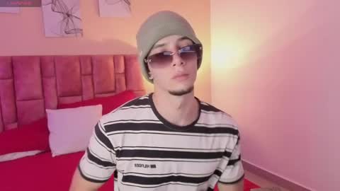 isaacblaze  online show from May 15, 3:46 am