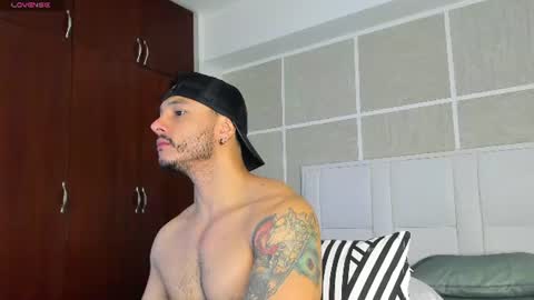 Snapshot of isaacs11 chatting on July 12, 1:02 pm Isaac Surez online show from July 12, 1:02 pm