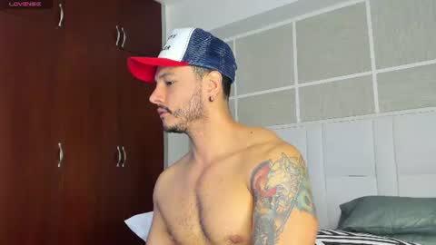 Snapshot of isaacs11 chatting on July 14, 12:44 pm Isaac Surez online show from July 14, 12:44 pm