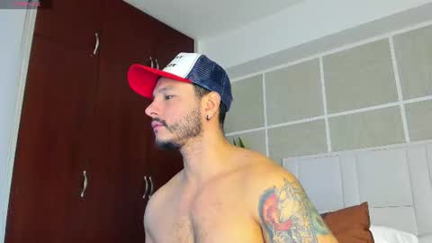 Snapshot of isaacs11 chatting on July 28, 12:23 pm Isaac Surez online show from July 28, 12:23 pm
