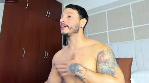 Snapshot of isaacs11 chatting on July 28, 2:13 pm Isaac Surez online show from July 28, 2:13 pm