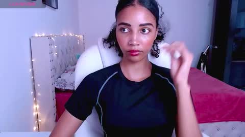 Snapshot of isabel_bailey chatting on February 22, 6:17 pm isabel online show from February 22, 6:17 pm