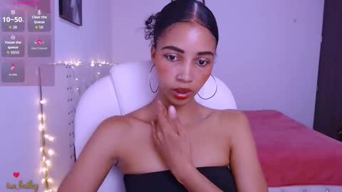 Snapshot of isabel_bailey chatting on February 23, 7:44 pm isabel online show from February 23, 7:44 pm