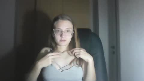 isabel_loveee online show from November 5, 9:04 pm