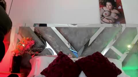 Snapshot of isabela_parkerr chatting on June 15, 1:57 pm Mommy Isa online show from June 15, 1:57 pm