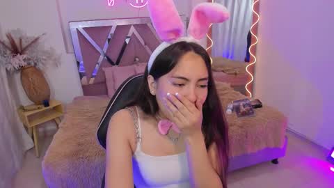 ISABELA  online show from November 22, 12:04 pm