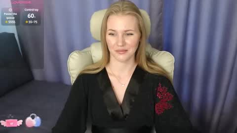 isabelallen online show from December 5, 10:01 am
