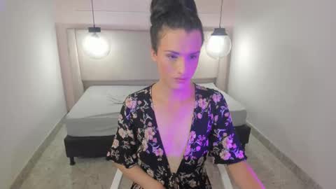 isabelfernandez1 online show from December 4, 10:18 pm