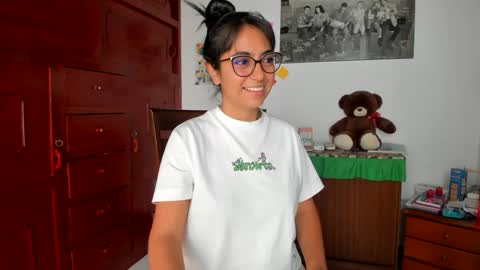 Snapshot of isabella22_1 chatting on December 3, 3:44 pm Isabella22 1 online show from December 3, 3:44 pm