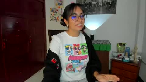 Snapshot of isabella22_1 chatting on January 3, 8:43 pm Isabella22 1 online show from January 3, 8:43 pm