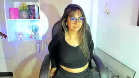 Snapshot of isabella22_1 chatting on February 20, 11:10 pm Isabella22 1 online show from February 20, 11:10 pm