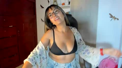 Isabella22 1 online show from April 18, 4:05 am