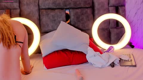 Isabella Arias online show from January 24, 7:41 am