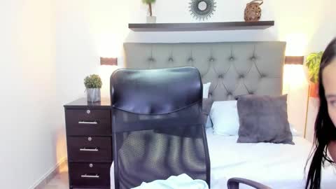 Snapshot of isabella_florez22 chatting on February 20, 6:13 pm Isabel florez online show from February 20, 6:13 pm