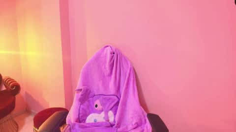 Isa  online show from April 6, 1:12 pm