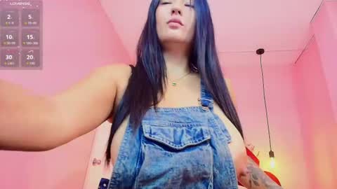Snapshot of isabella_mendez_1 chatting on June 10, 12:15 pm Isa online show from June 10, 12:15 pm