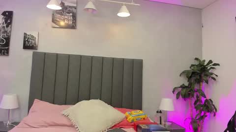 Isabella Nowa online show from February 8, 11:46 am